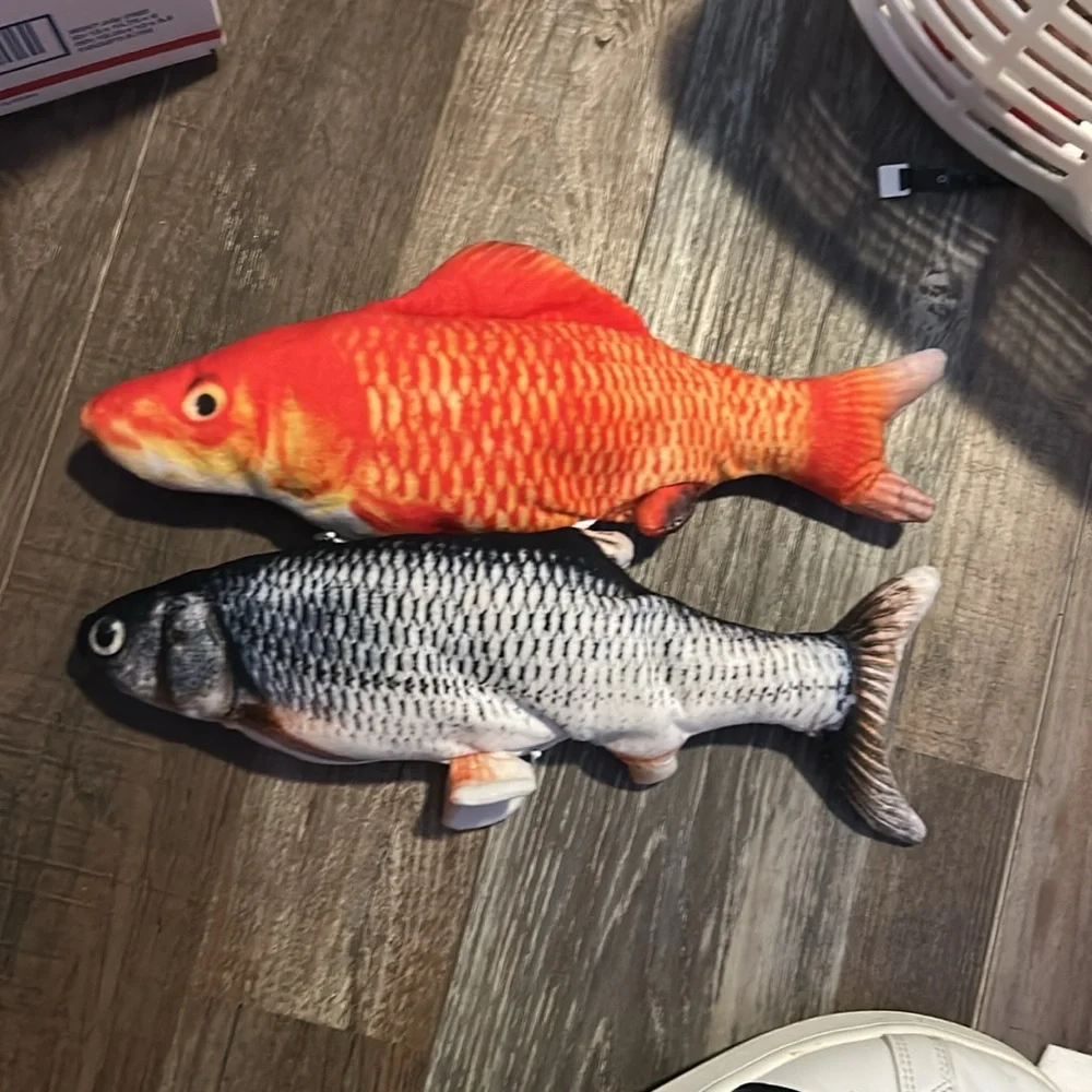 2 Moving Fish Flopping Toy Realistic Simulated Interactive Chew Toy HG102